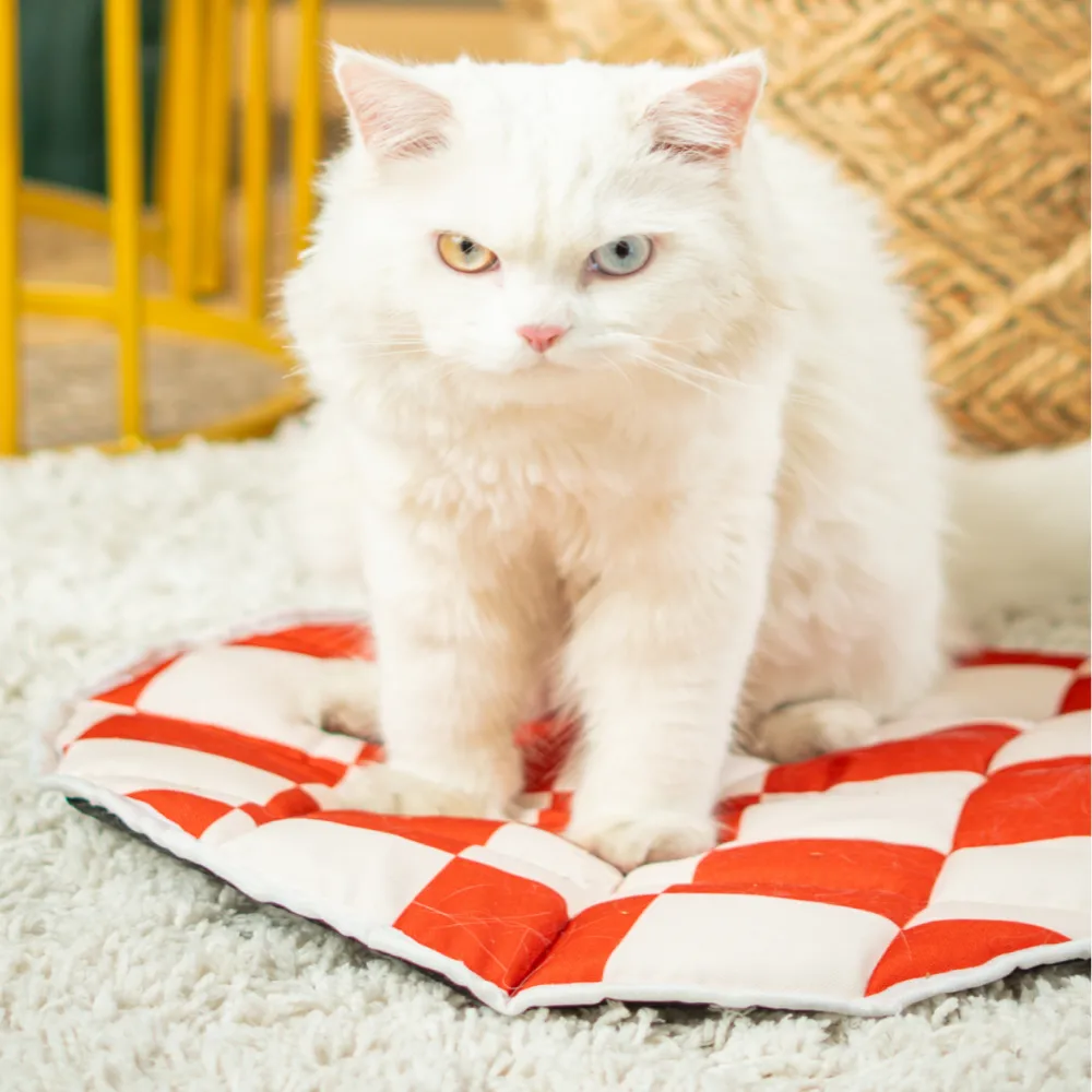 Pet Set Go Cozy Checks Mat for Cats (Red)